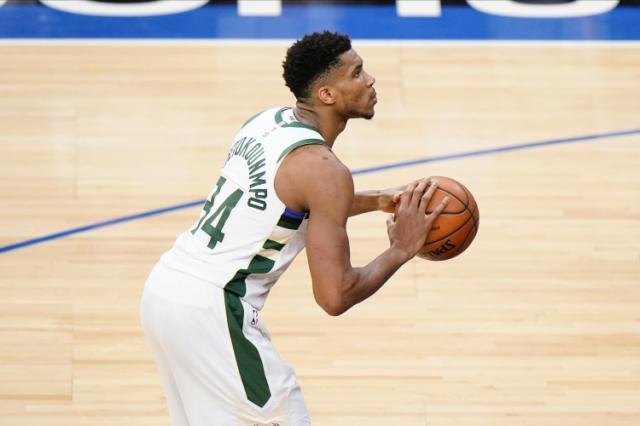 开云体育官网-再临绝境又要翻山 大战当前字母哥仍有轻松心态